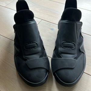 Ferragamo men’s sneaker like shoe 9.5